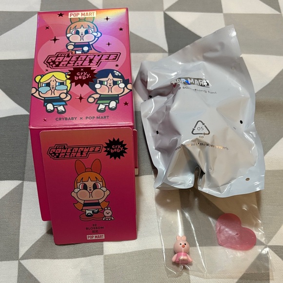 POP MART Crybaby x PowerPuff Girls figure - Blossom - Picture 2 of 3